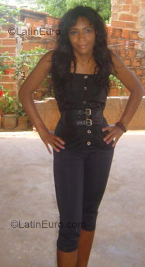 Date this sensual Brazil girl Vania from Goiania BR5153