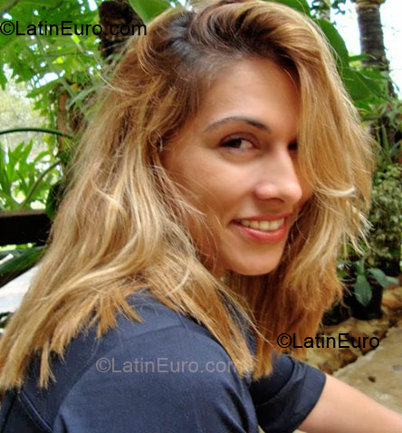 Date this sensual Brazil girl Patricia from Limera BR2596