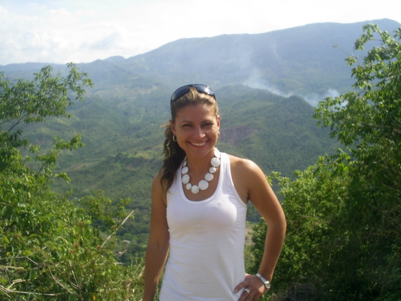 Date this happy Colombia girl Maribel from Bogota CO3418