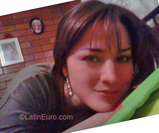 Date this good-looking Colombia girl Victoria from Bogota CO3434