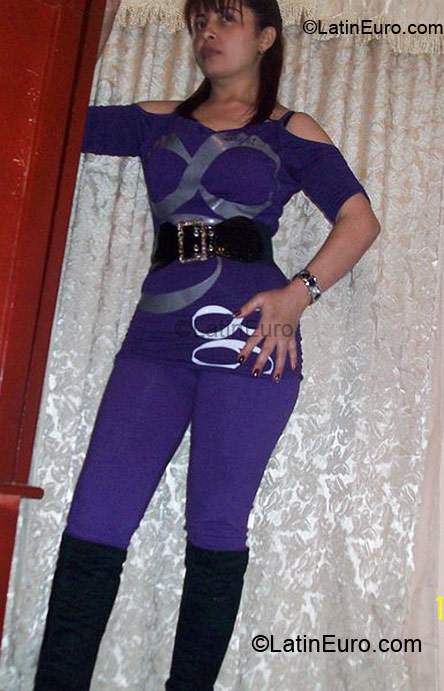 Date this tall Colombia girl Maria from Bogota CO3437