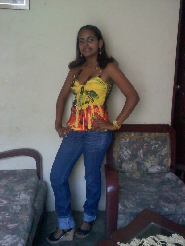 Date this lovely Dominica girl Yariza from Republica Dominicana DM14