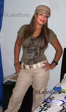 Date this nice looking Colombia girl Florecitasamari from Santa Marta CO3451