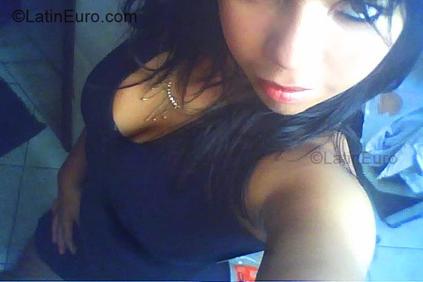 Date this athletic Brazil girl Viviane from Salvador BR2976
