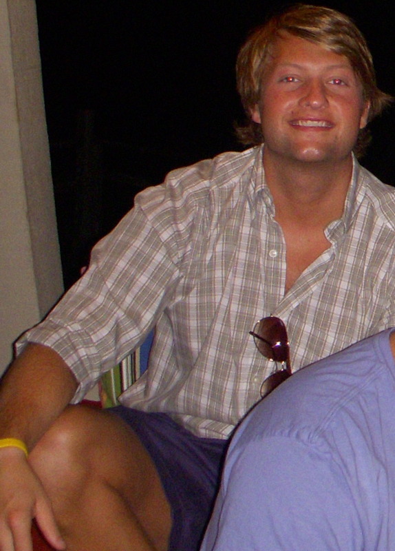 Date this young United States man HunterT1983 from Clarksville US5967