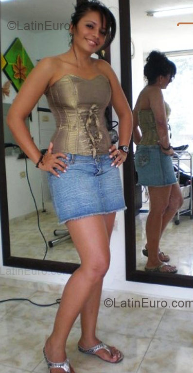 Date this good-looking Colombia girl Lorena from Bogota CO4261