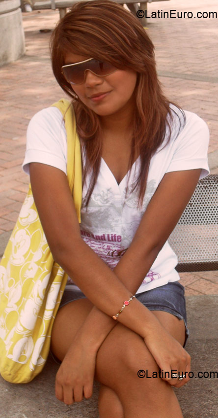 Date this sultry Colombia girl Yuri from Neiva CO4271