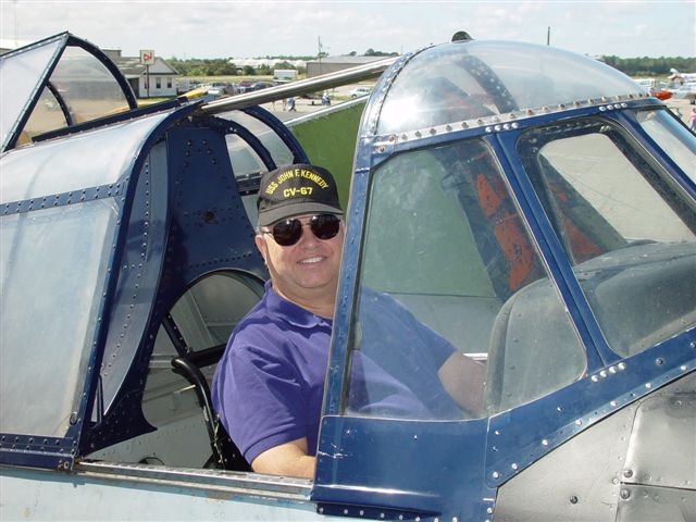 Date this hot United States man Robert from Miami US6139