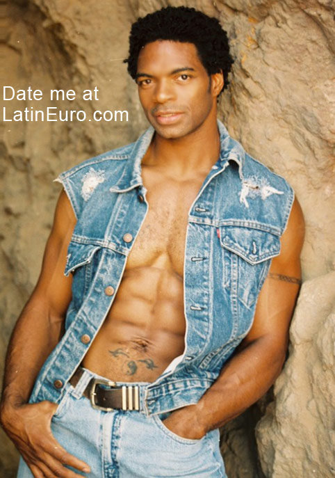 Date this good-looking United States man Brad from chicago US6186
