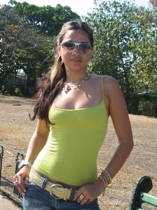 Date this passionate United States girl Roxiiy305 from Miami US6232