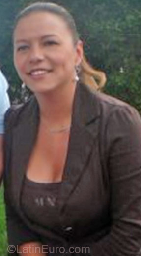 Date this good-looking Colombia girl Luz Marina from Bogota CO4357