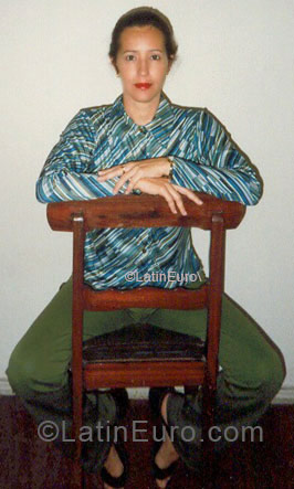 Date this charming Brazil girl Vitoria Regina from Salvador BR3252