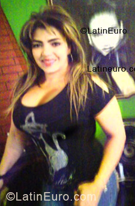 Date this nice looking Colombia girl Luna from Medellin CO4481