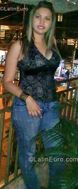 Date this foxy Colombia girl Gina Vanessa from Cali CO4507