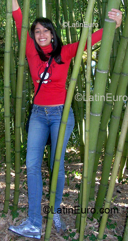 Date this nice looking Brazil girl Mariana from Recife BR3286