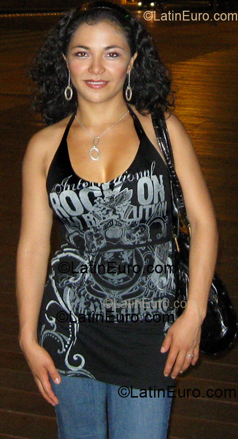 Date this good-looking Colombia girl Veronica from Bogota CO4561