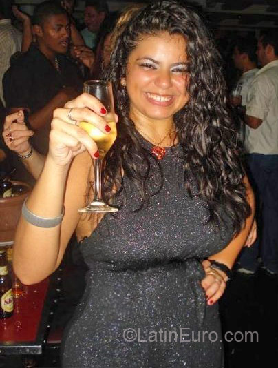 Date this cute Brazil girl Tainaalinne from Rio De Janeiro BR3309