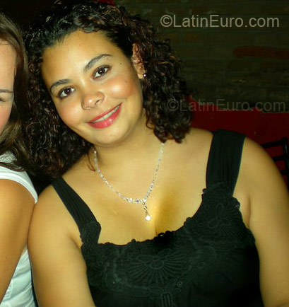 Date this happy Colombia girl Mariam from Bogota CO4574