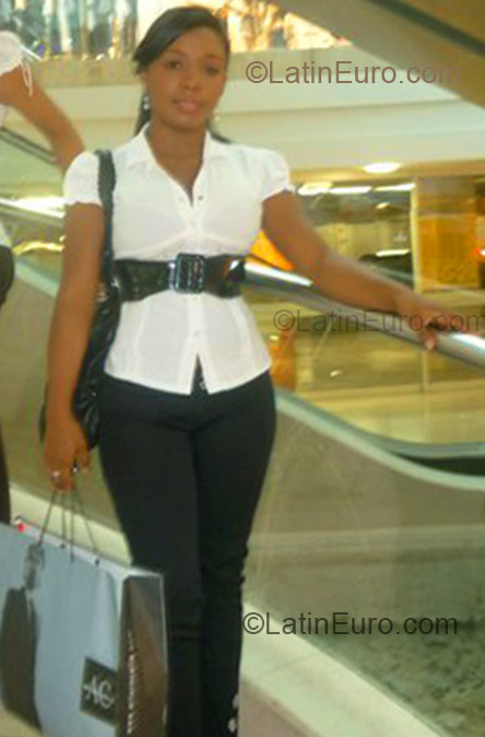 Date this hot Colombia girl Adriana from Cartagena CO6573