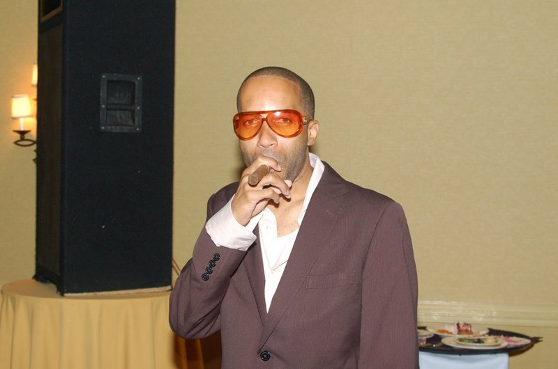 Date this young United States man DeMilo from Philadelphia US6626