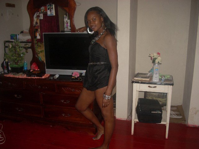 Date this attractive Jamaica girl Desmarie from Kingston JM101