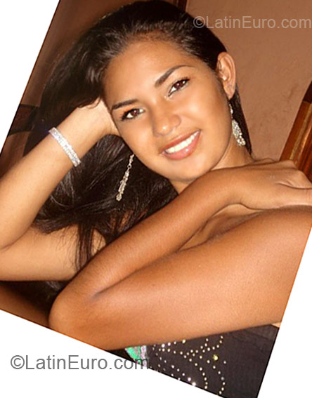 Date this stunning Colombia girl Fernanda from Bogota CO4624