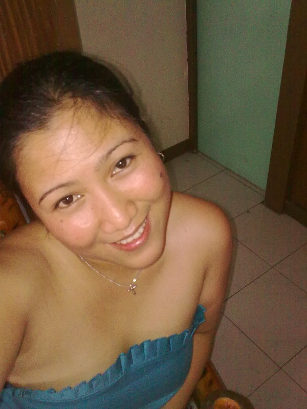 Date this exotic Philippines girl Laleine from Victorias PH299