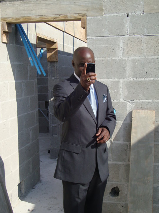 Date this sensual Bermuda man Belco from Hamilton BM20