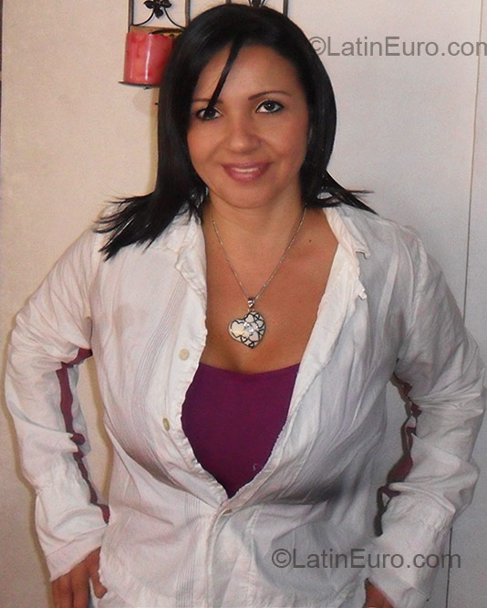 Date this tall Colombia girl Maria from Palmira CO4680