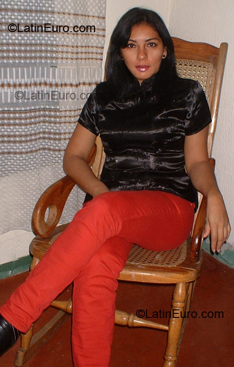 Date this attractive Colombia girl Carmenza from Armenia CO4715