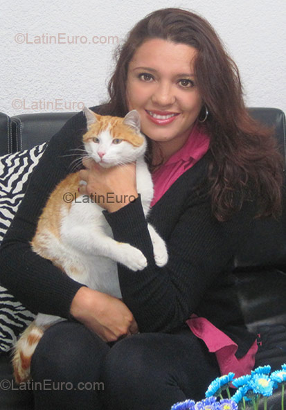 Date this pretty Colombia girl Alexa from Bogota CO4729