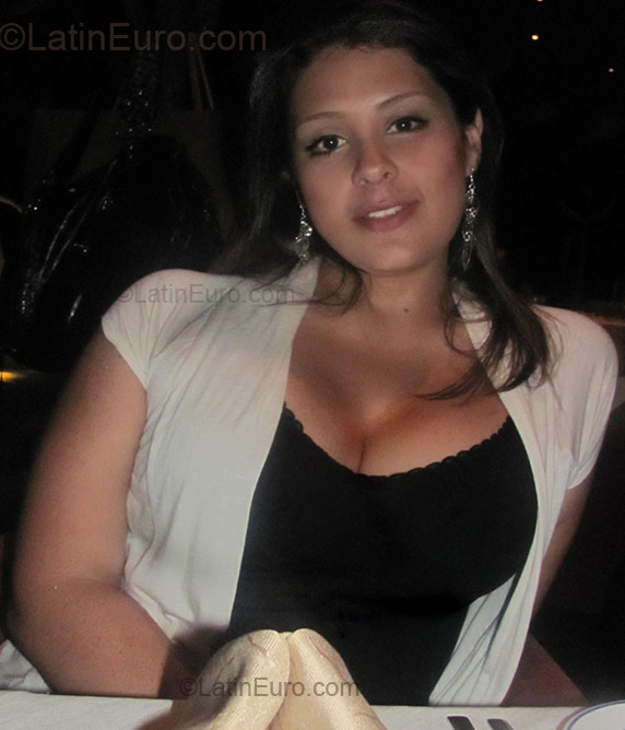 Date this lovely Colombia girl Paula Andrea from Medellin CO4745