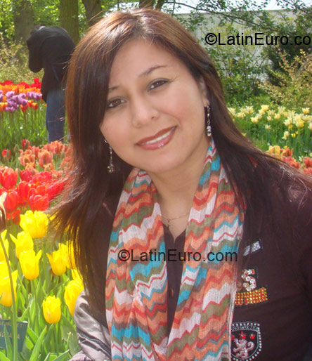 Date this good-looking Peru girl Clau from Lima PE305