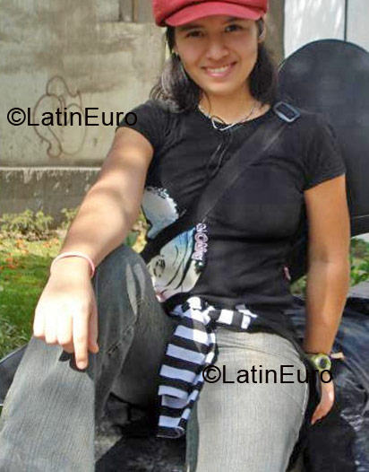 Date this young Peru girl Evelyn from Lima PE309