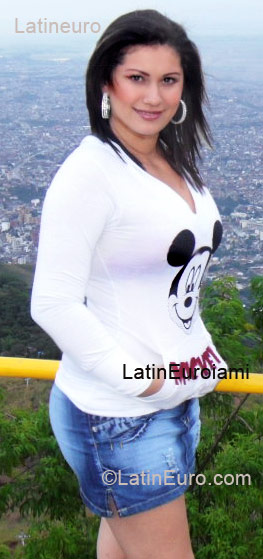 Date this foxy Colombia girl Yira from Florencia CO4807