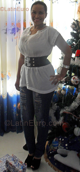 Date this nice looking Colombia girl Sandra Milena from Cali CO4811