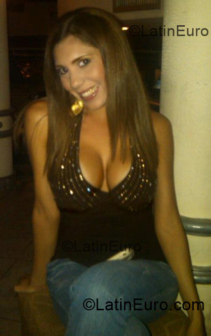 Date this hot Venezuela girl Jenny from Caracas VE27