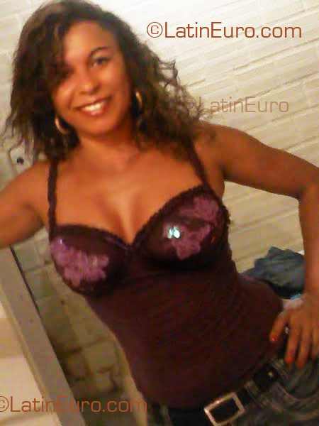 Date this stunning Brazil girl Valdenice from Petrolina BR3513