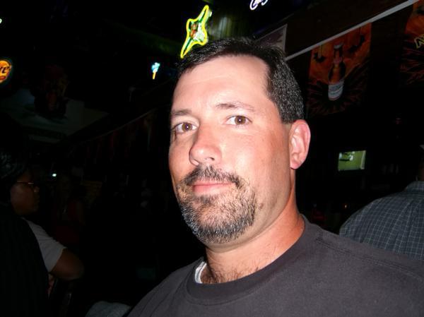 Date this voluptuous United States man Meetraymond from New York US7295