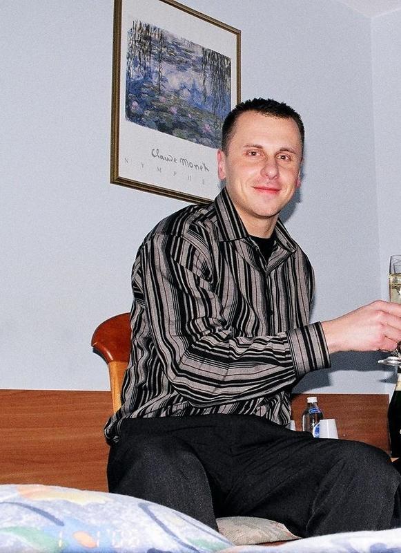 Date this young United Kingdom man Robert from London GB402