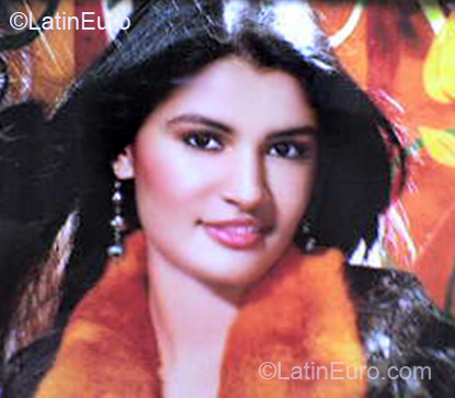 Date this lovely Colombia girl Jenniffer Julieth from Armenia CO4954