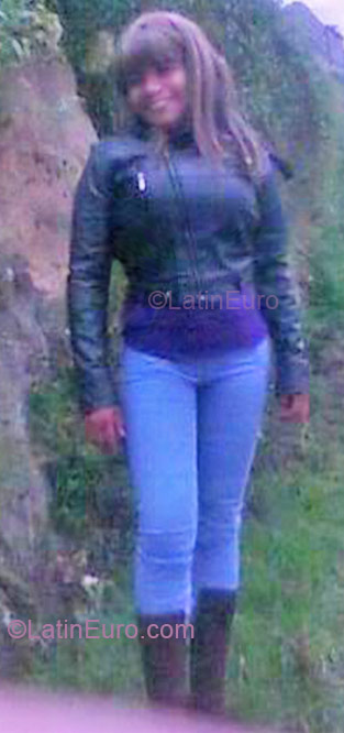 Date this attractive Colombia girl Viviana from Bogota CO4990