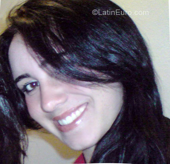 Date this happy Brazil girl Franciele Aparecida from Divino De Sao Lourenco BR3594