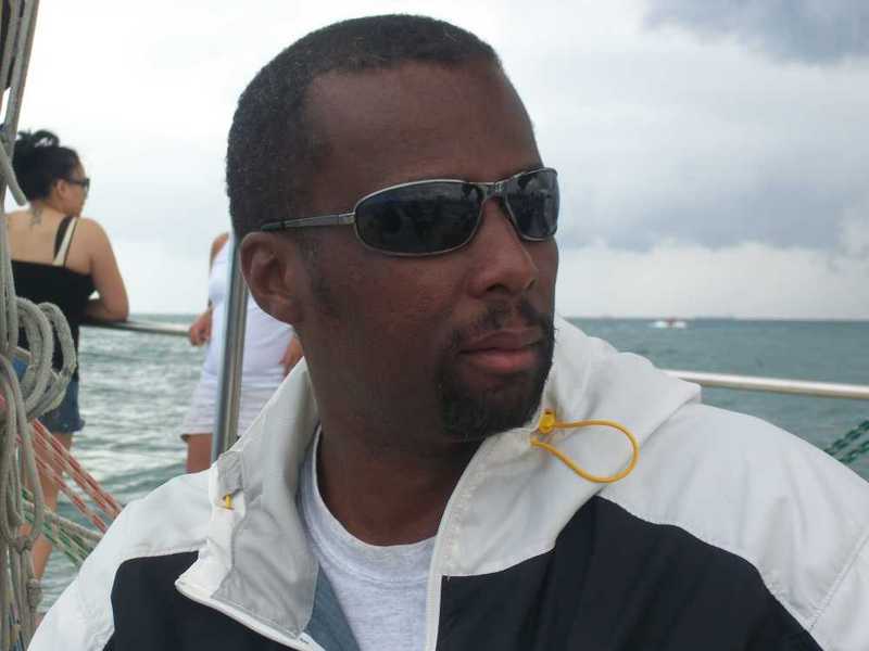 Date this stunning United States man Curt from Honolulu US7430