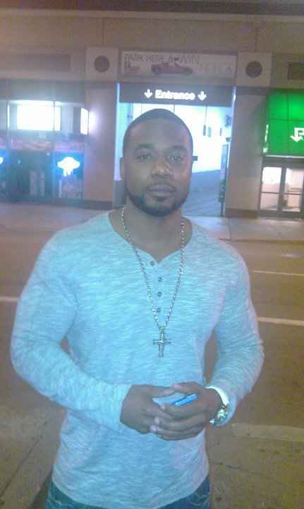 Date this nice looking United States man Corleon from Chicago US7433