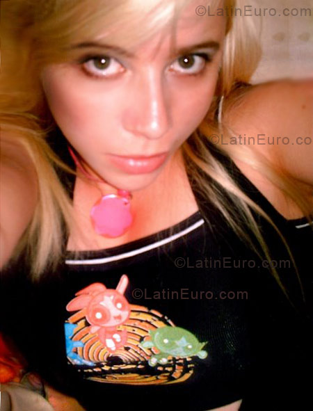 Date this delightful Brazil girl Emmanuelle from Juiz De Fora BR4476