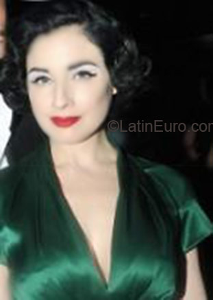 Date this voluptuous Brazil girl Victoria from Jau BR3669