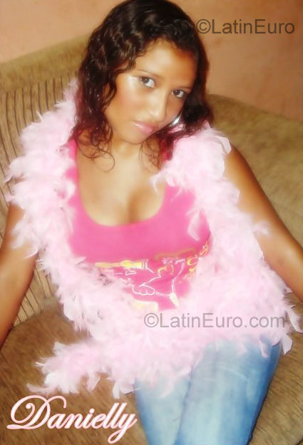 Date this charming Brazil girl Antonia Daniele from Maracanau BR3678