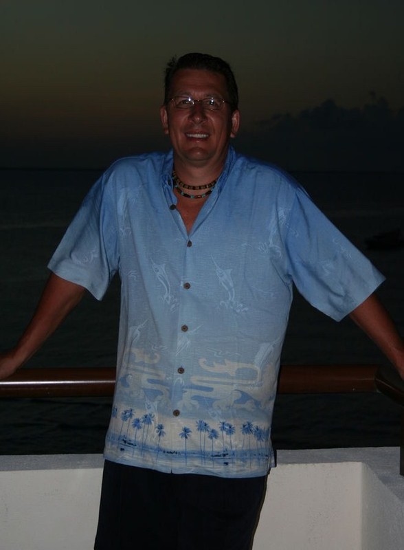 Date this happy United States man Settle from Brunswick US7652