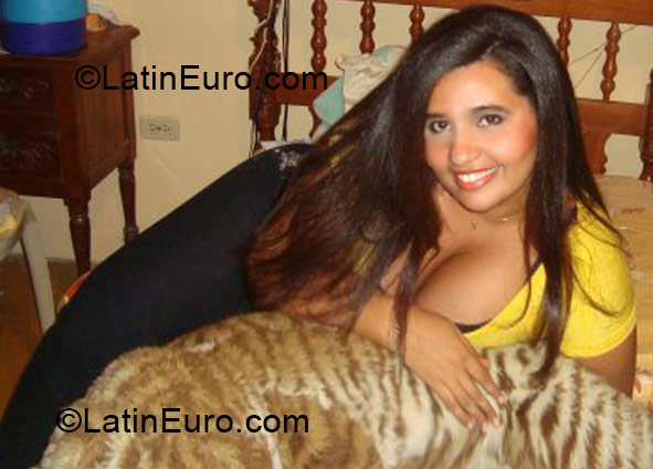 Date this voluptuous Colombia girl Lirana from San juan Del Cesar CO5203
